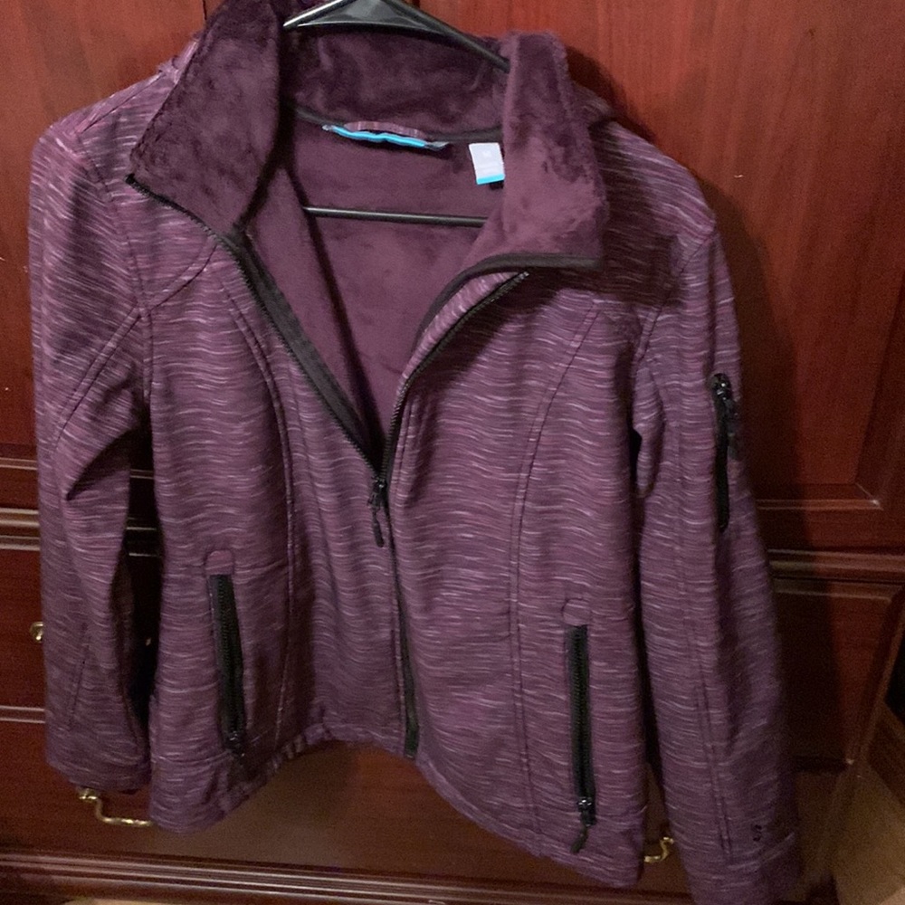 Beautiful free country jacket with removable hood